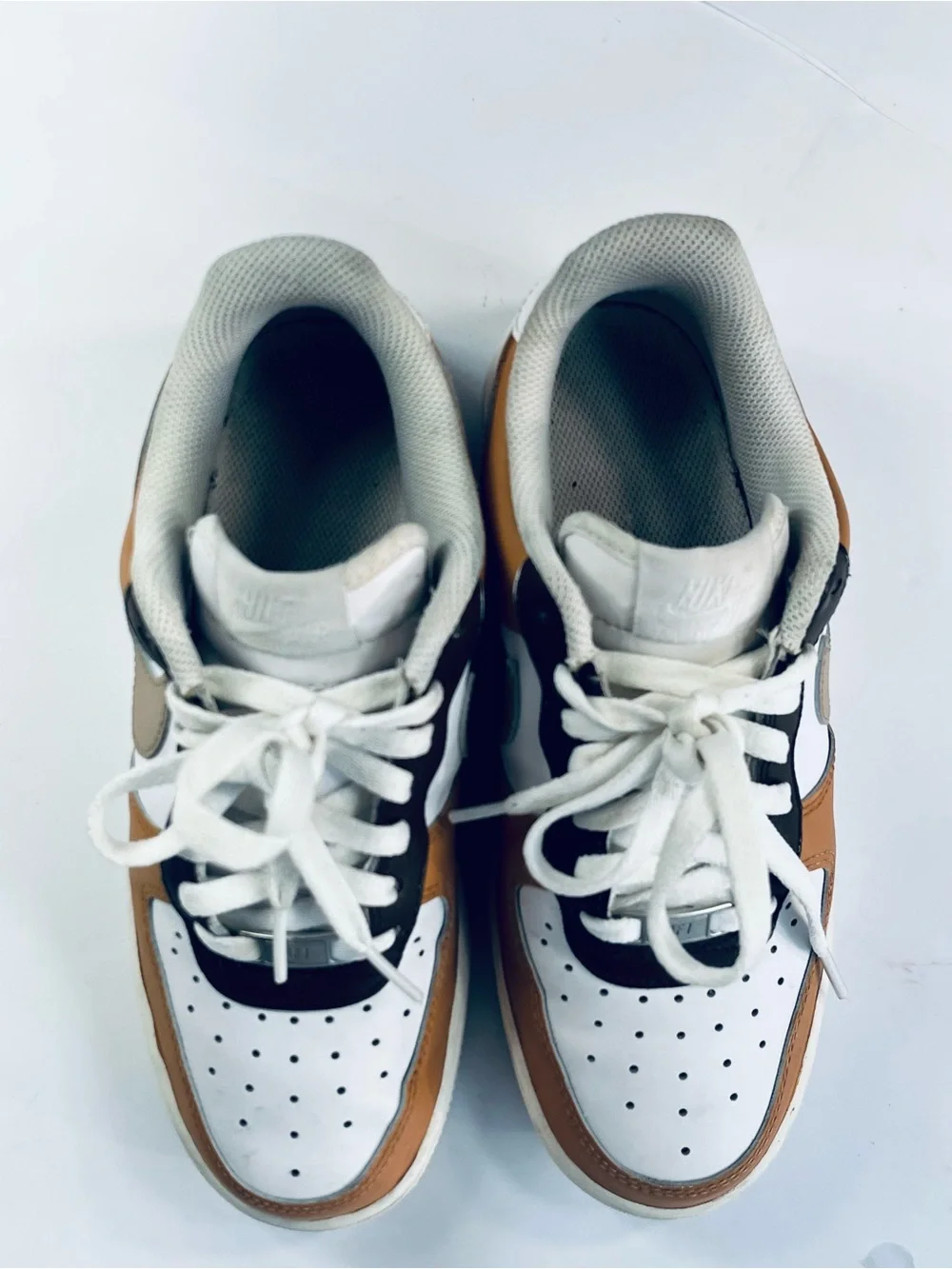 Nike Air Force 1 Low ‘07 Light Brown White Sneakers #DD8969-100 Women’s Size:8